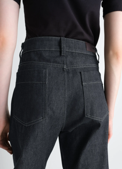 HIGH WAISTED CURVED PANTS IN DENIM