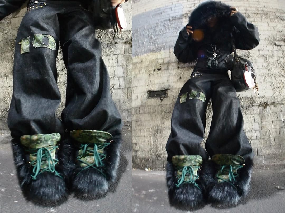 Baggy Double-Buttoned Jeans