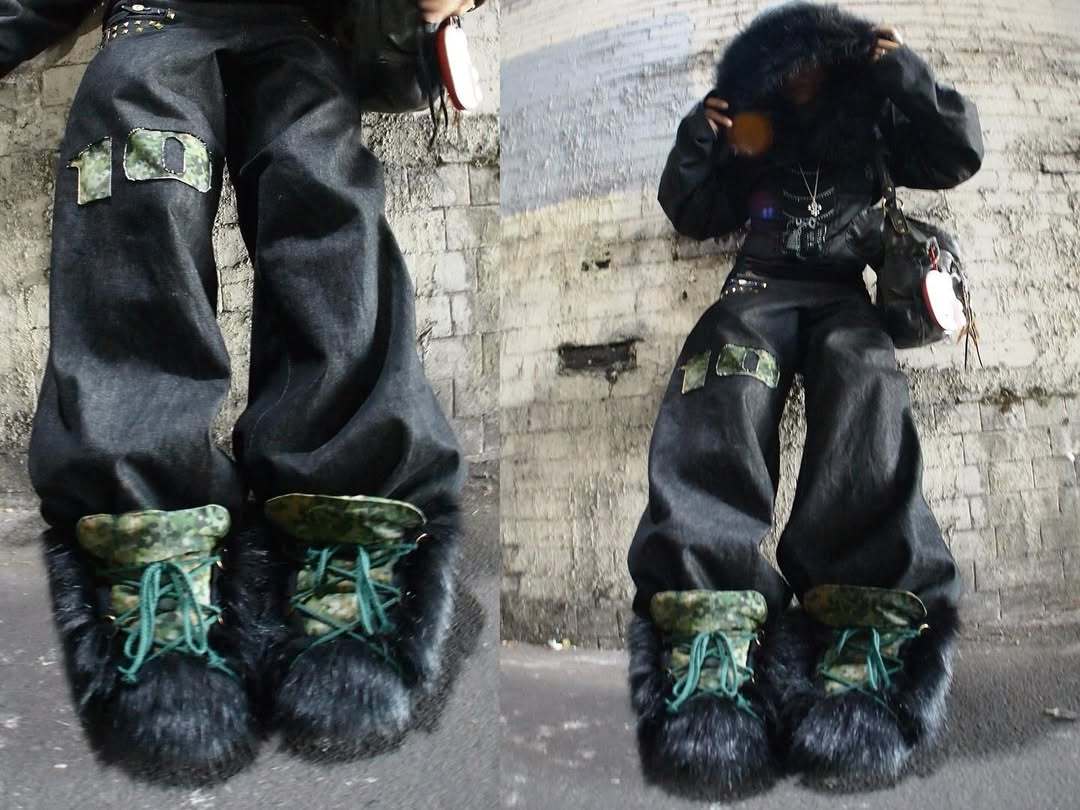 Baggy Double-Buttoned Jeans