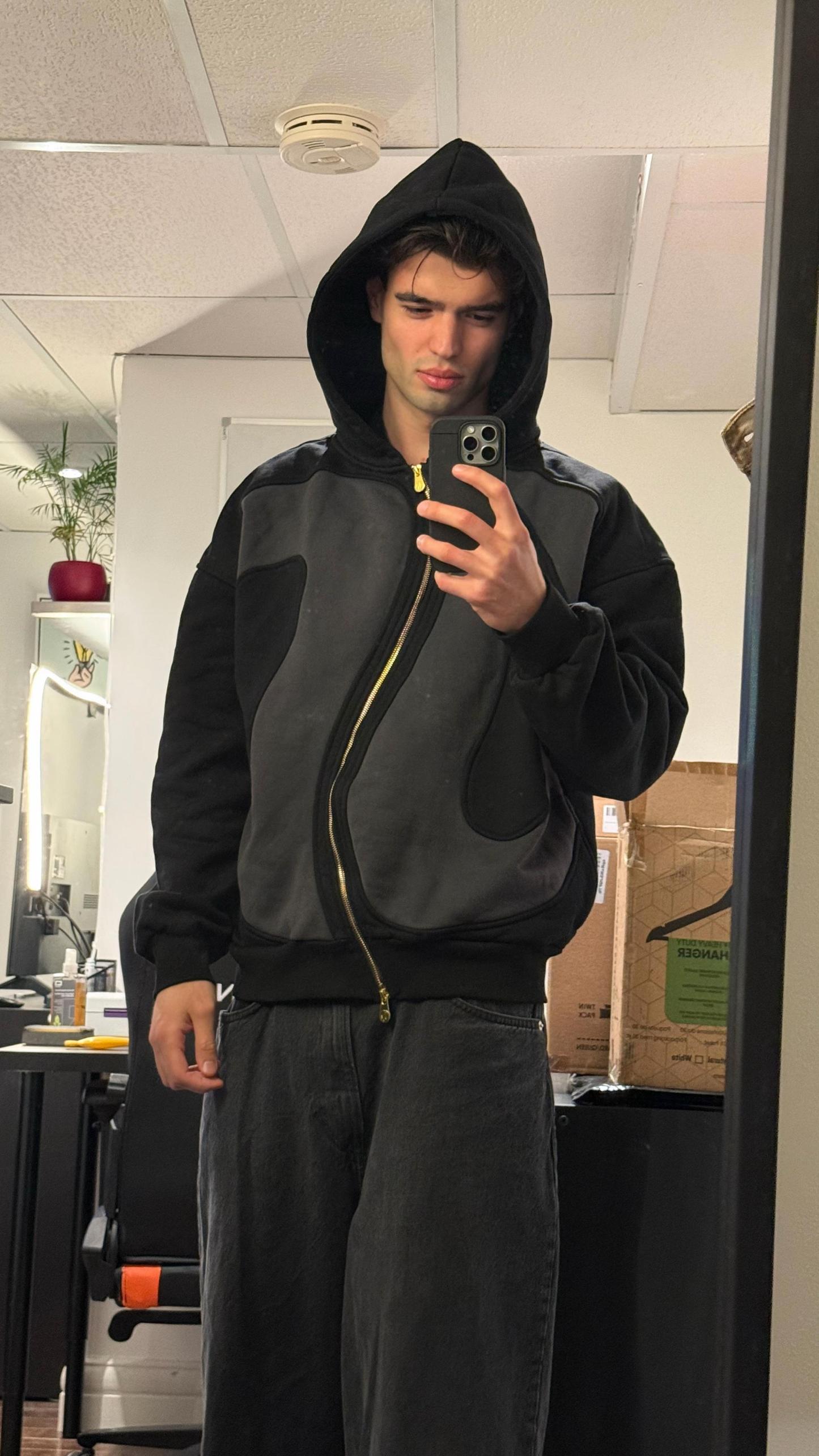 CURVED ZIPPER HOODIE