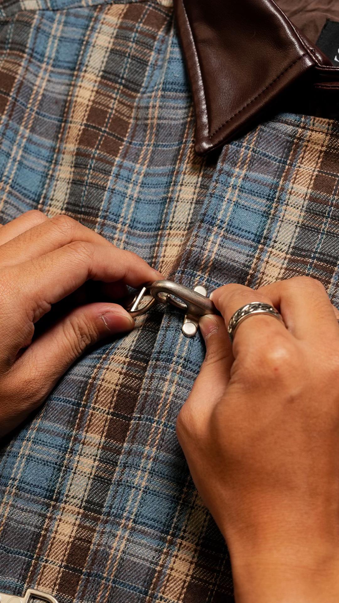 Check-pattern clasp jacket