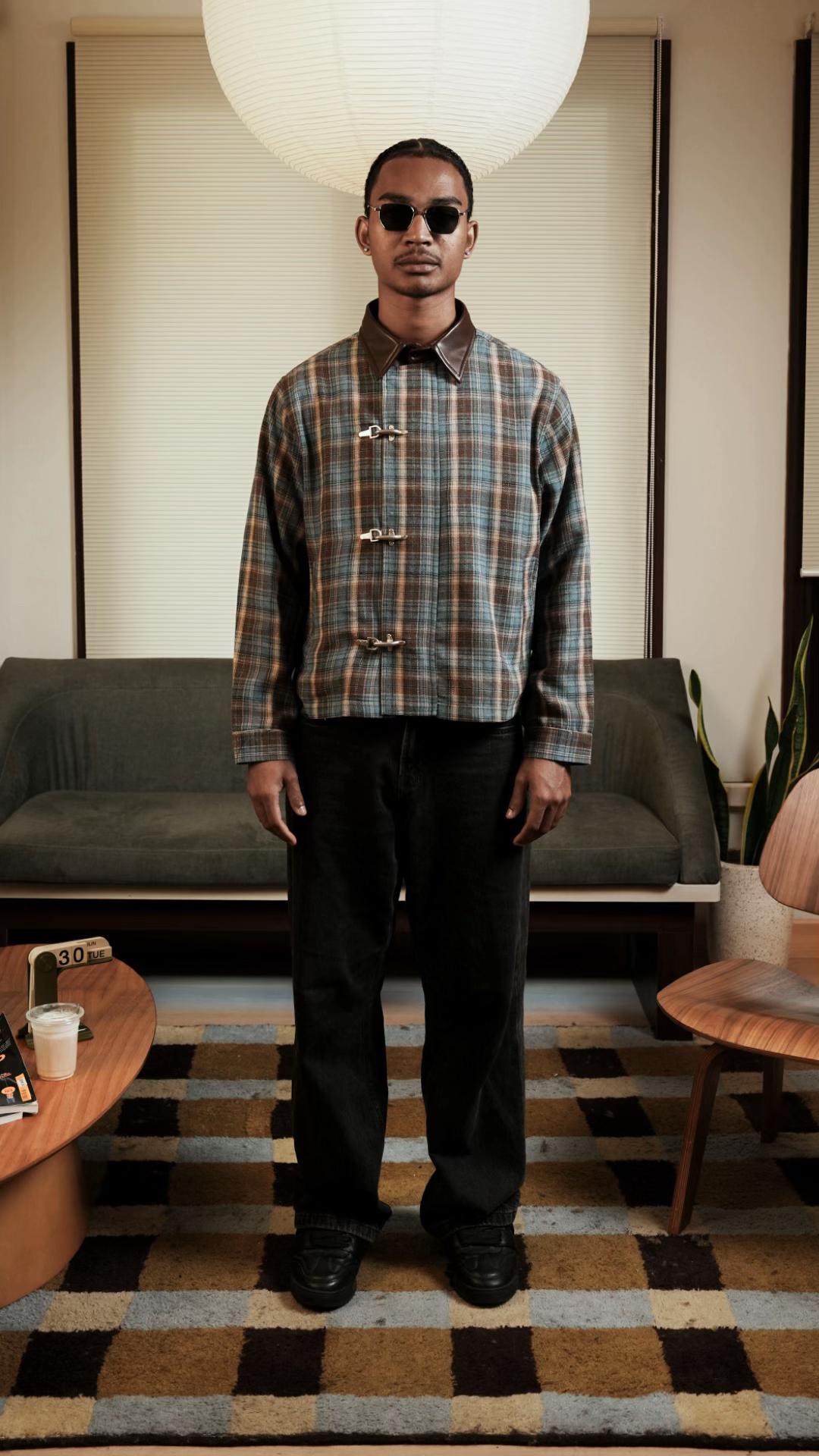 Check-pattern clasp jacket