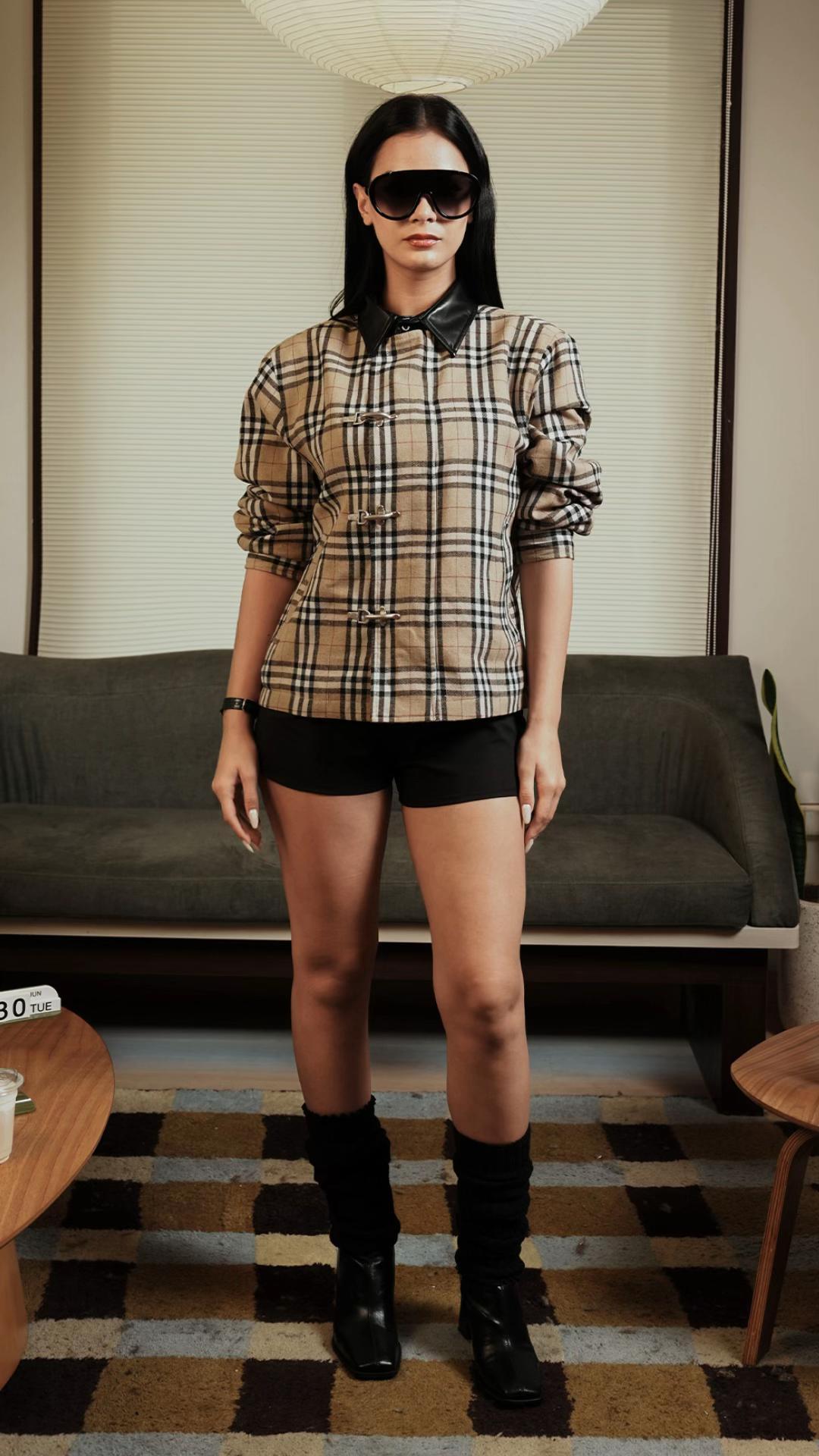 Check-pattern clasp jacket