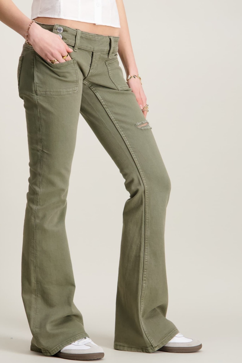 PLEATED FLARE JEANS