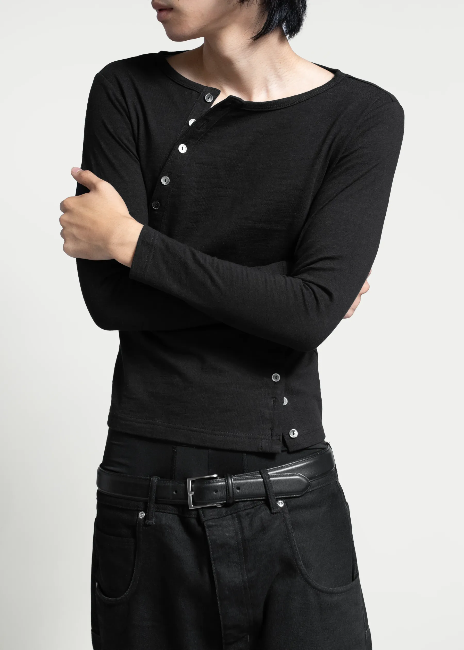 CURVED BUTTON HENLEY