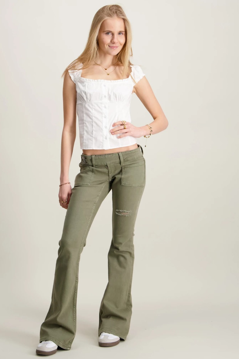 PLEATED FLARE JEANS