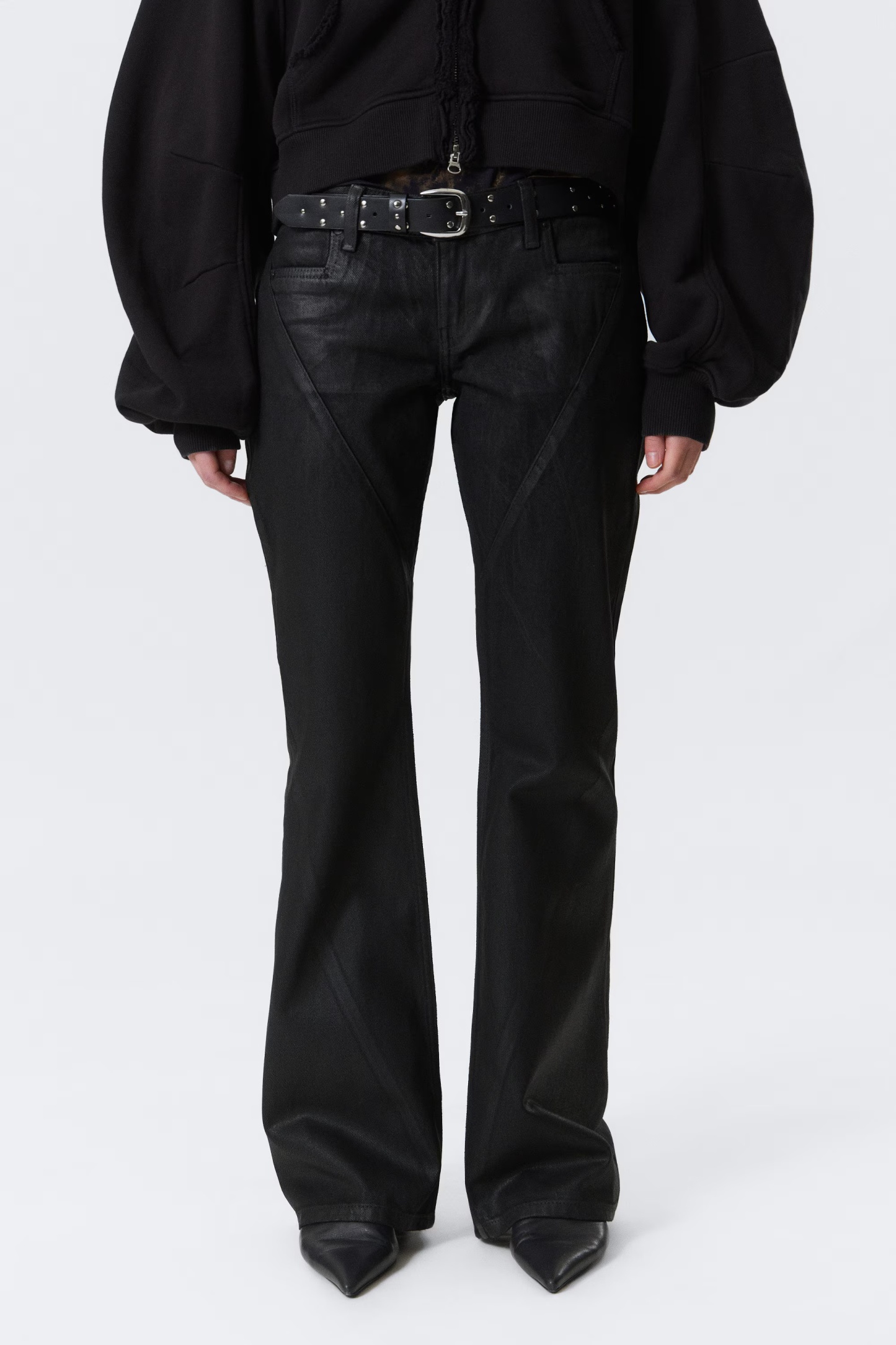  LOW RISE SLIM BOOTCUT LEG JEANS