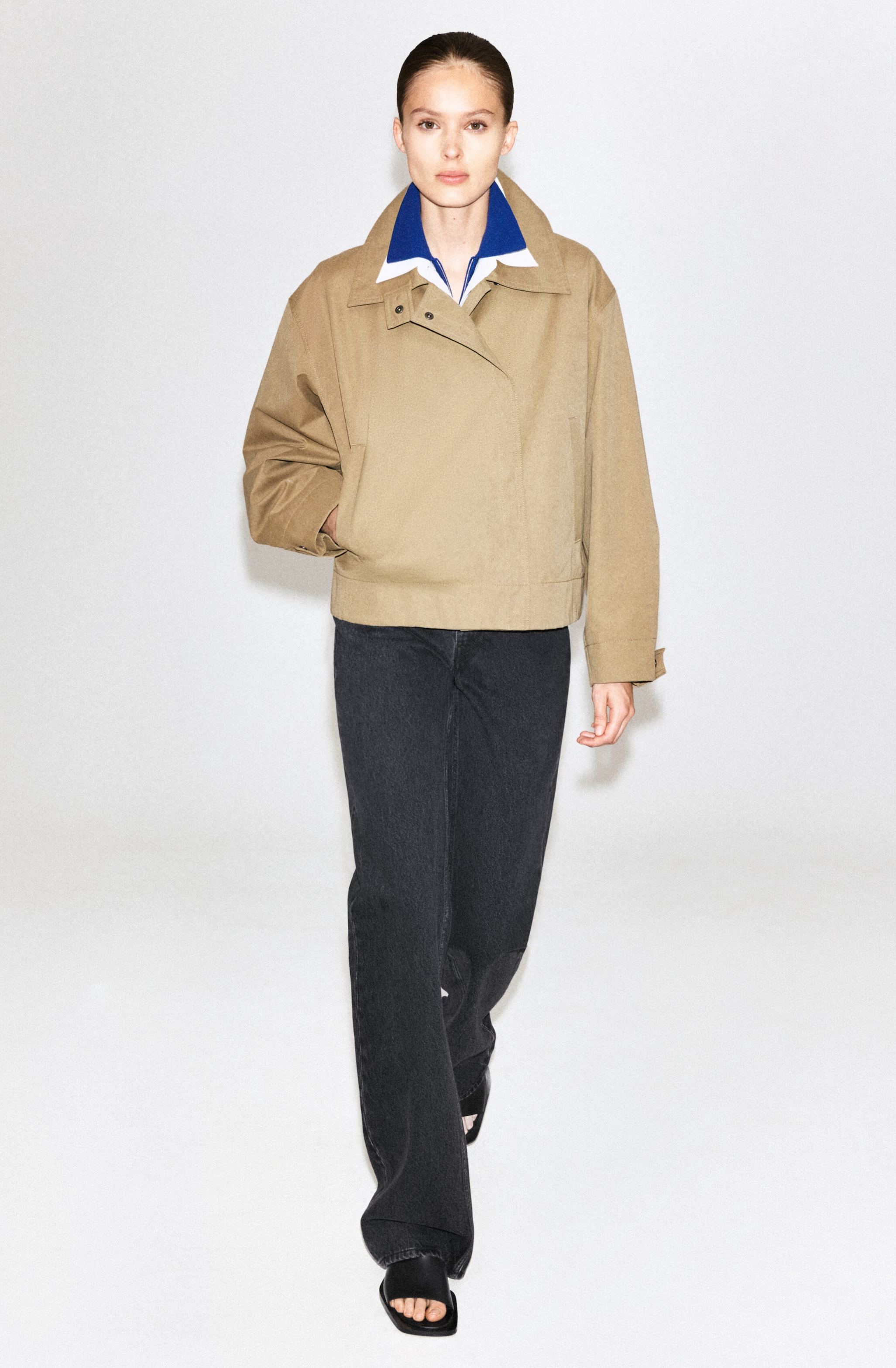 ROUNDED SHORT TRENCH COAT