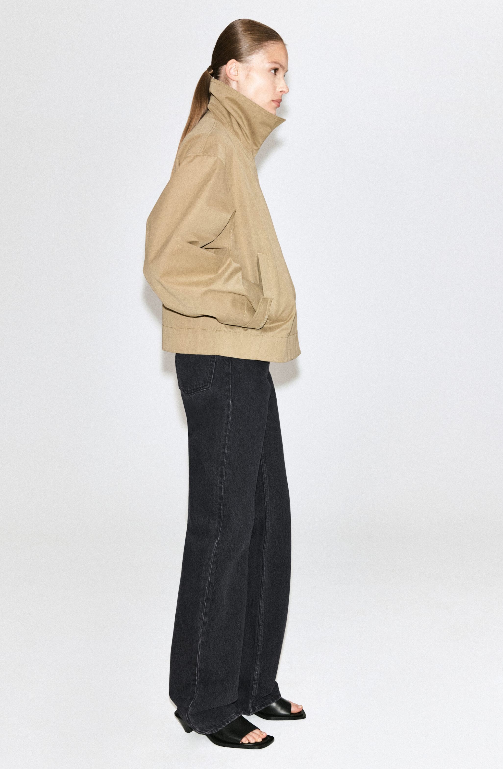 ROUNDED SHORT TRENCH COAT