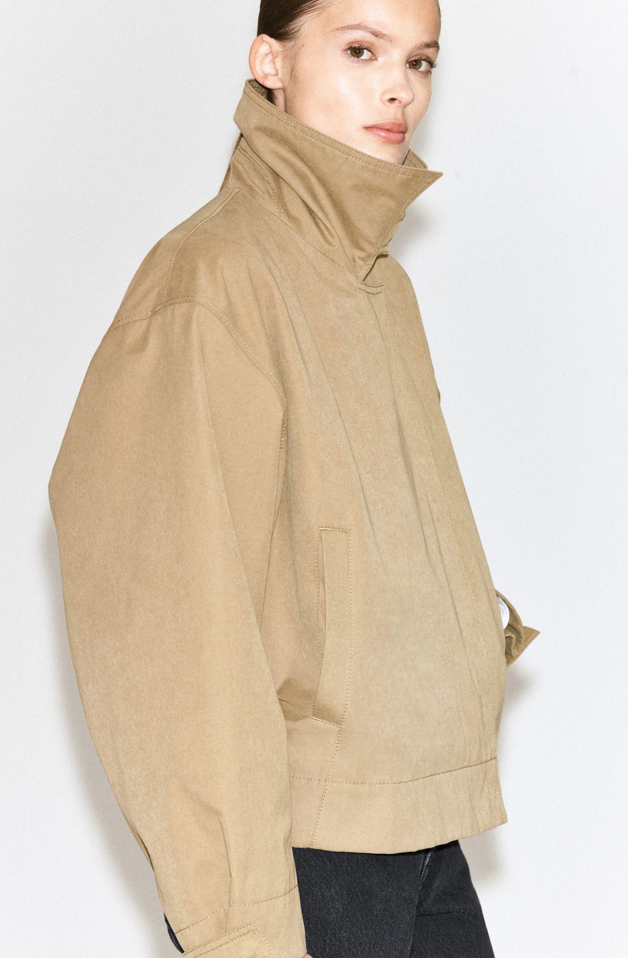 ROUNDED SHORT TRENCH COAT