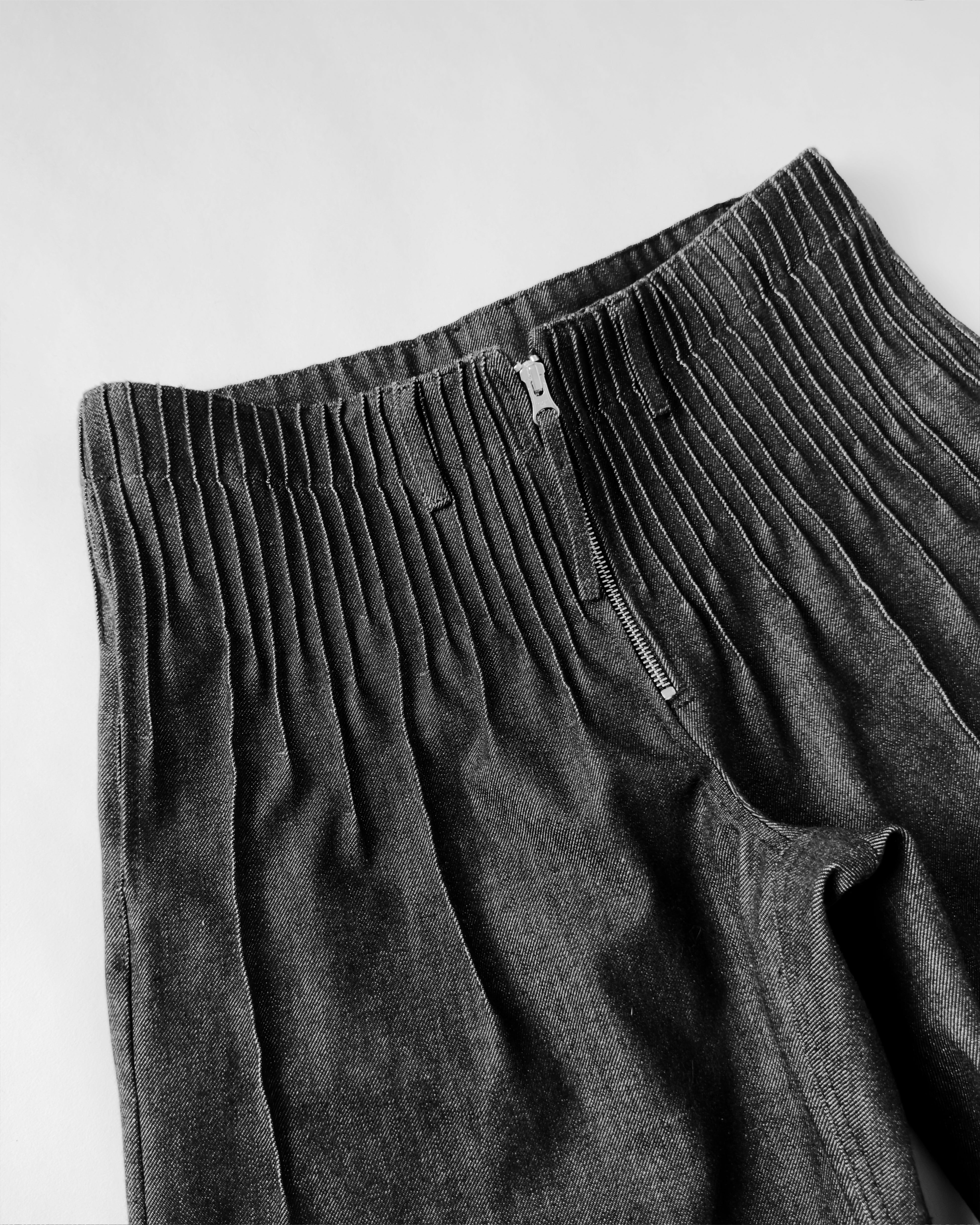 pleats denim