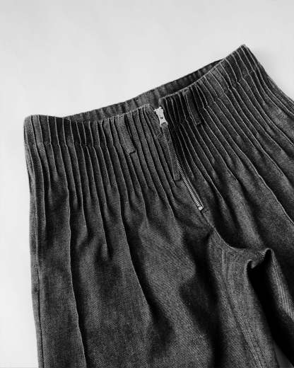 pleats denim