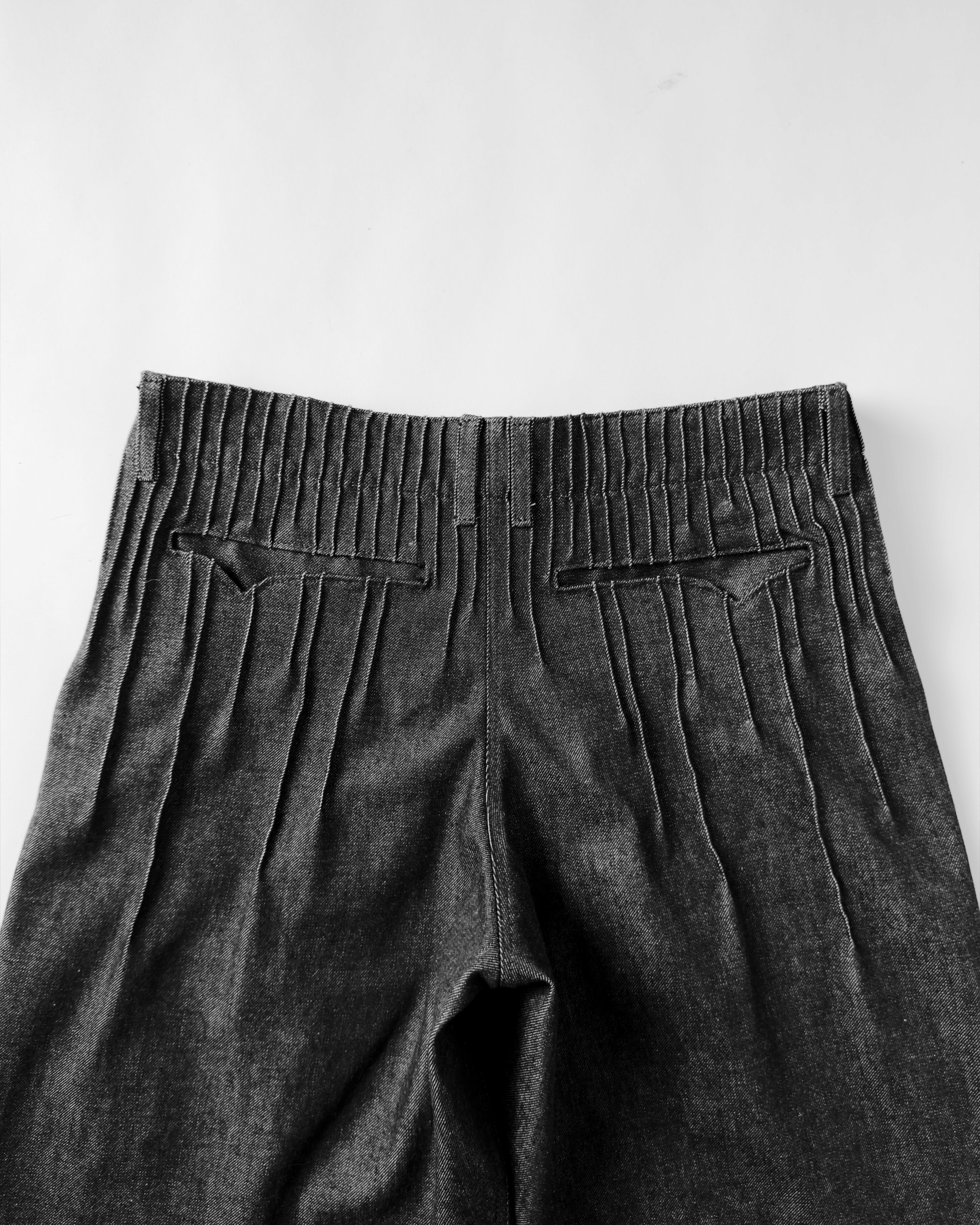 pleats denim