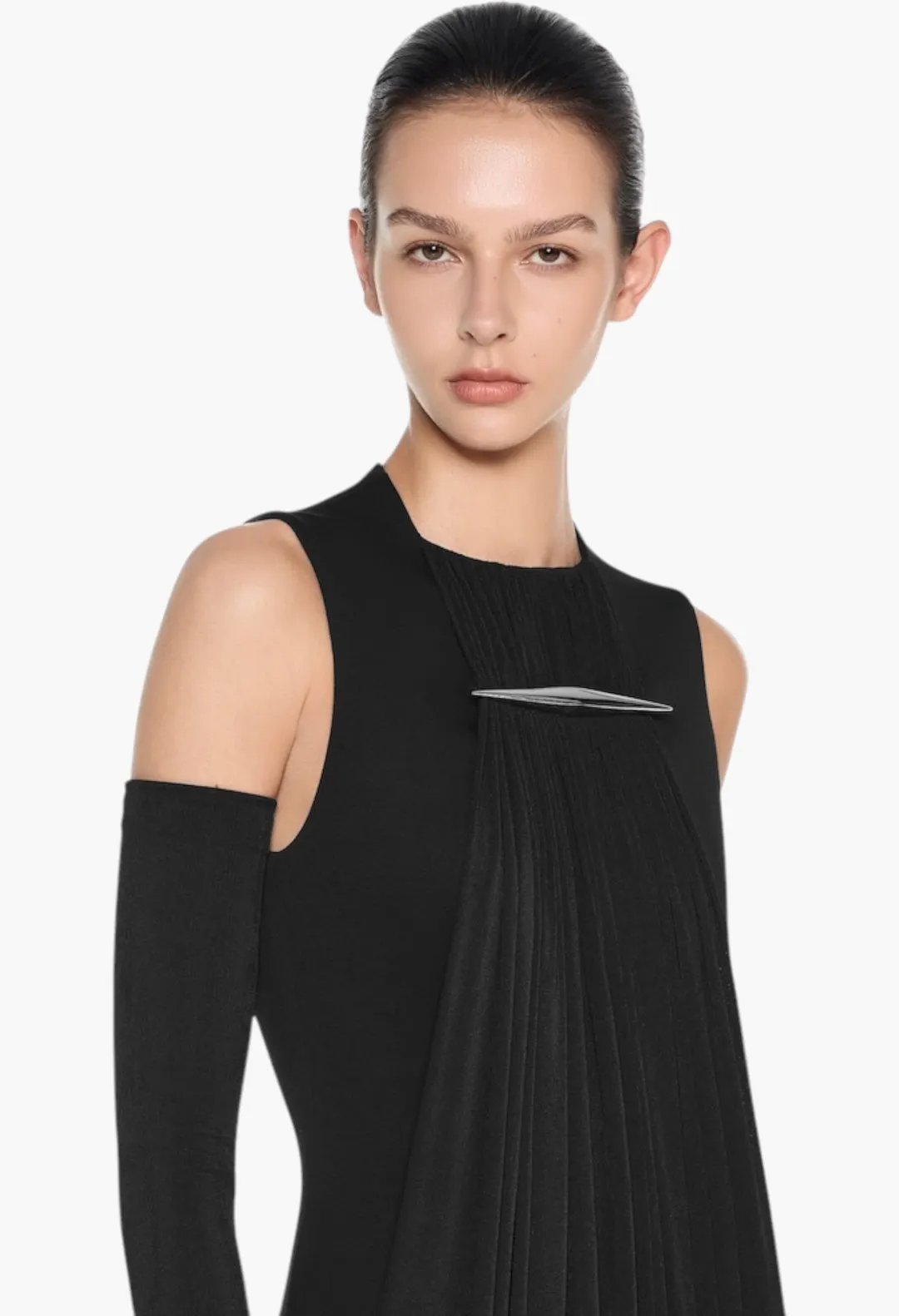 Aouine Solid-Color Sleeveless Flowy Pleated Maxi Dress