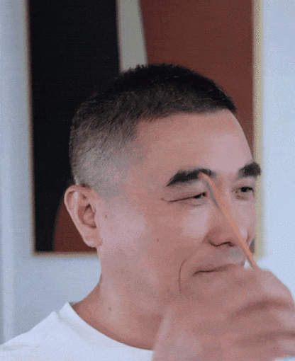 【✨️100-1000° intelligente Fokussierung】Ultraleichte und bequeme Anti-Blaulicht-Brille für Presbyopie【bei Sonnenlicht werden sie automatisch zur Sonnenbrille.】