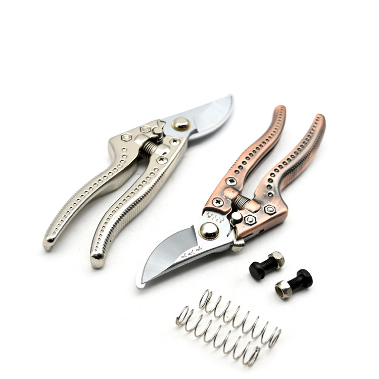 Ergonomische Astschere für trockene und harte Zweige 