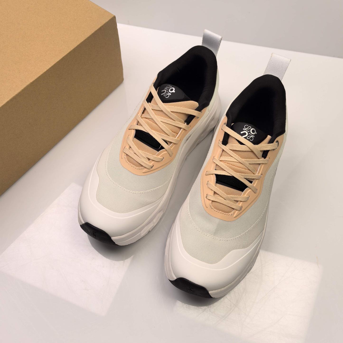 L Style running shoes