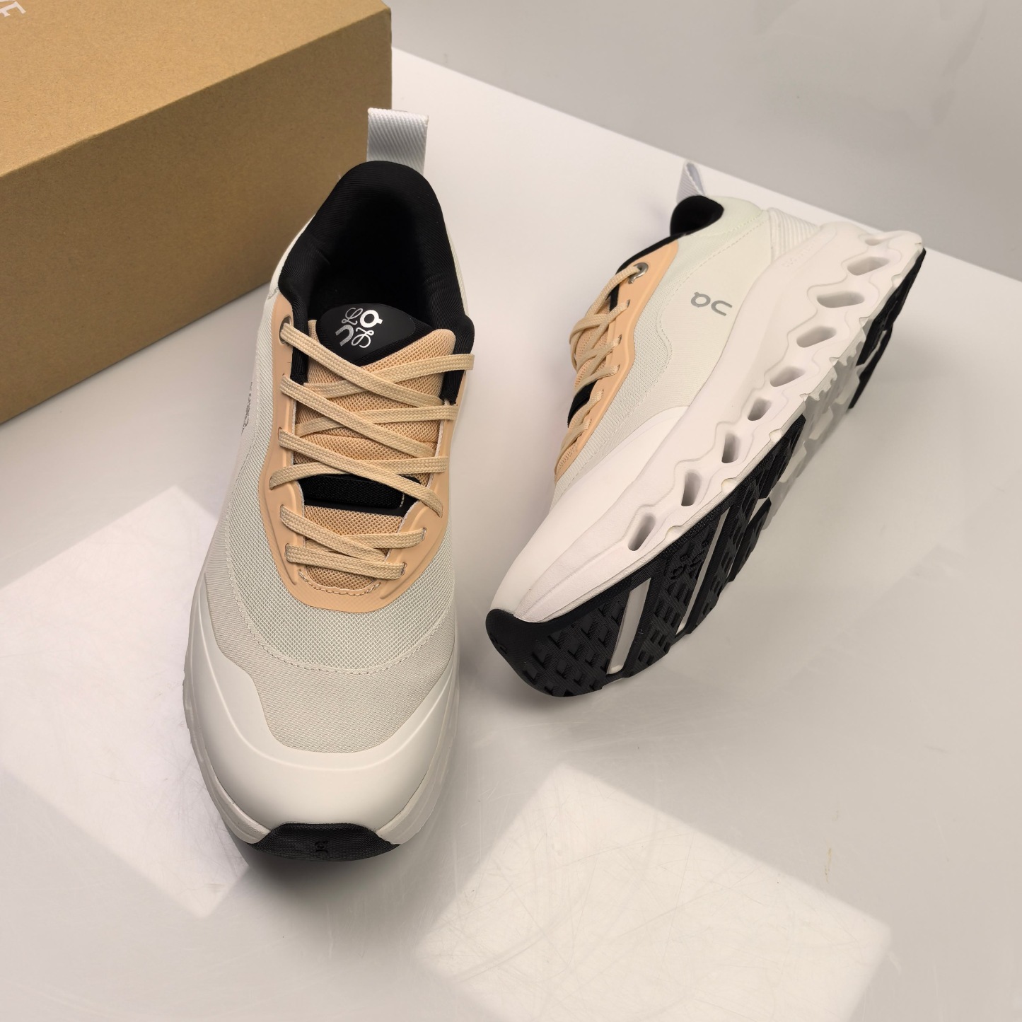 L Style running shoes