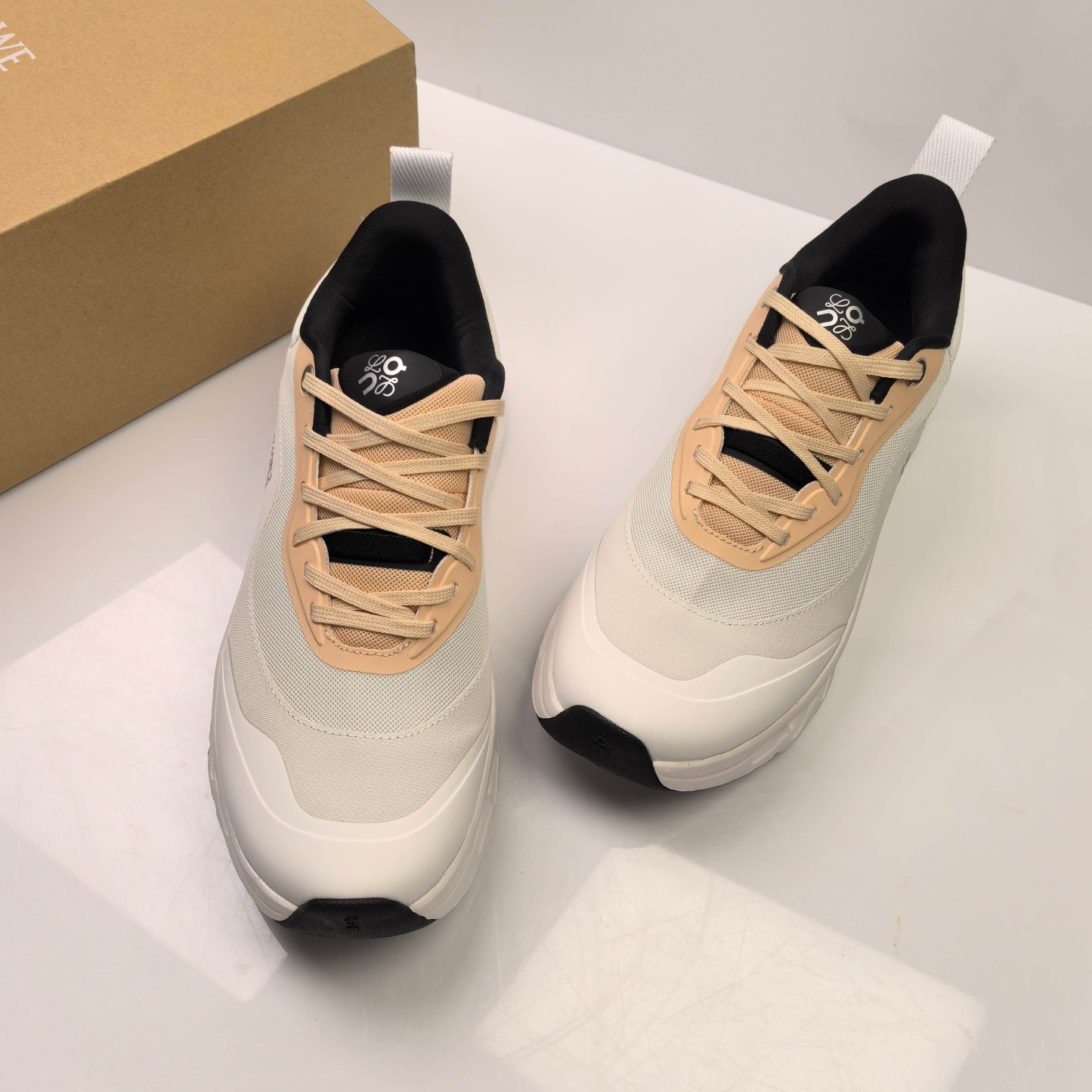 L Style running shoes