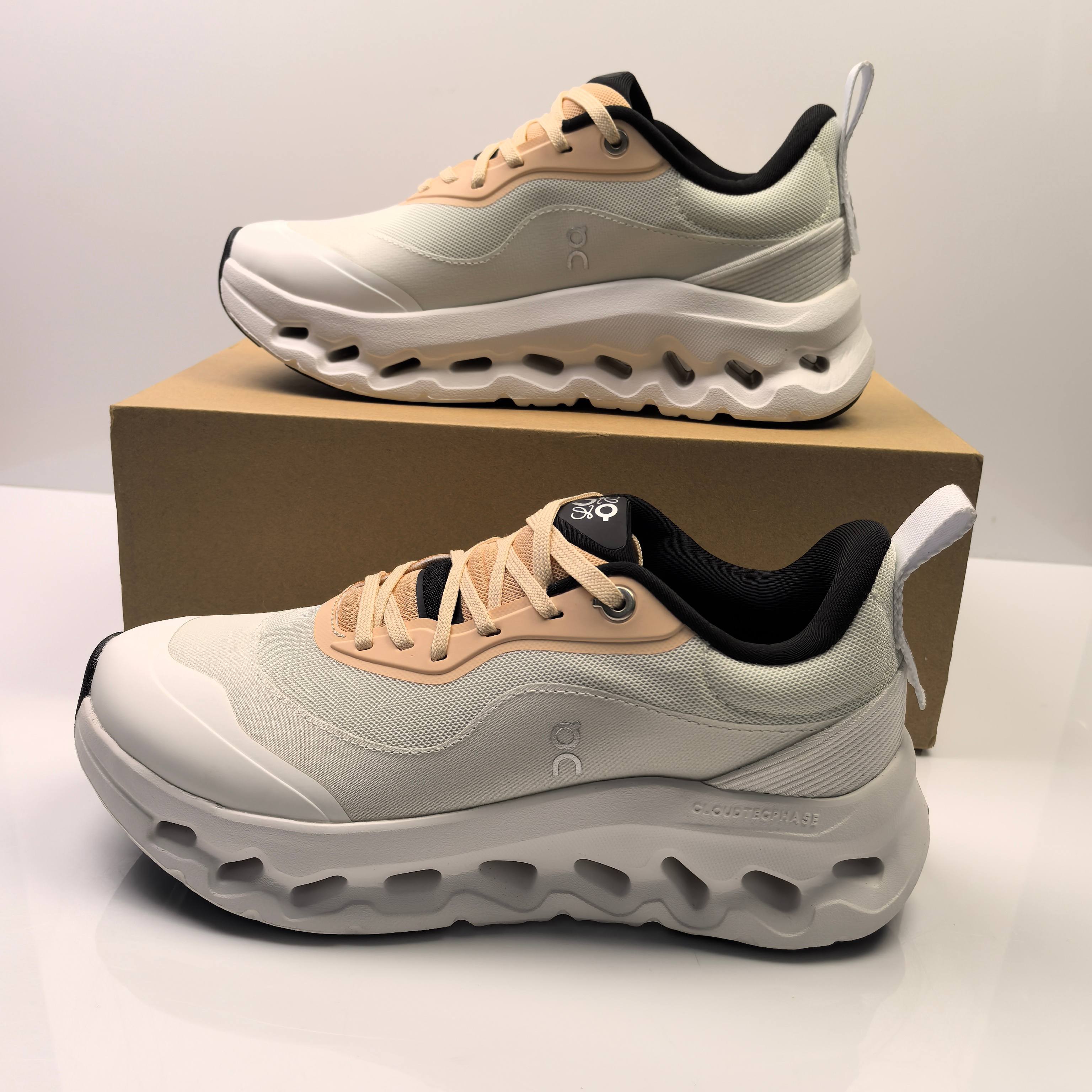 L Style running shoes