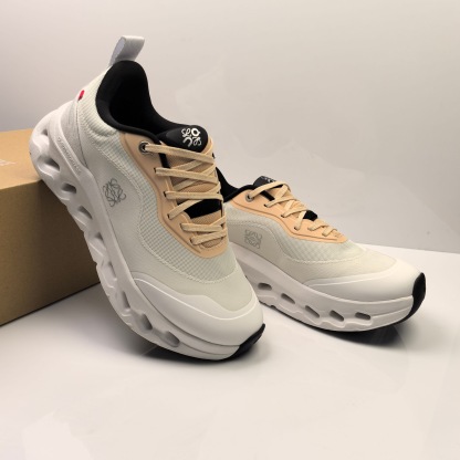 L Style running shoes