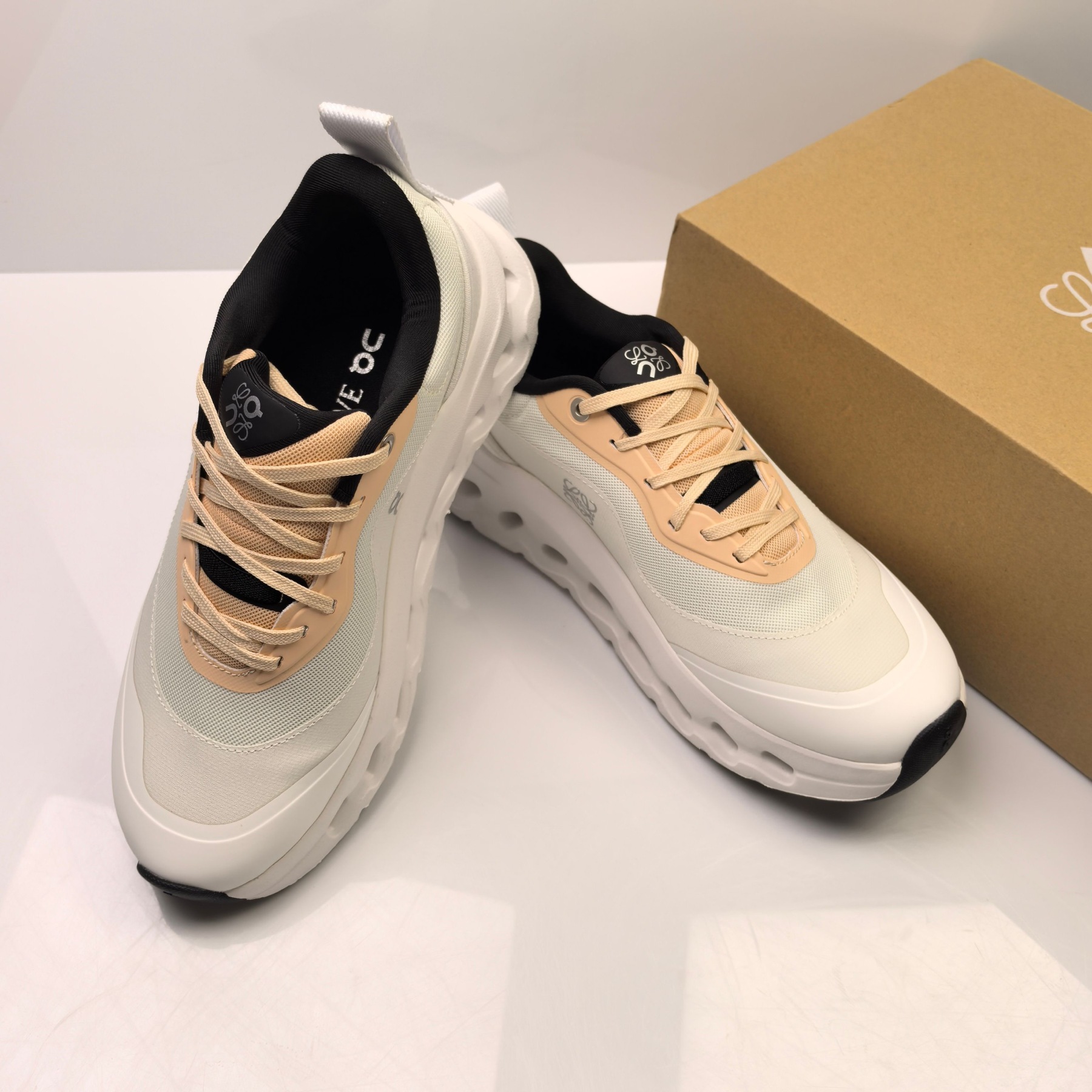 L Style running shoes