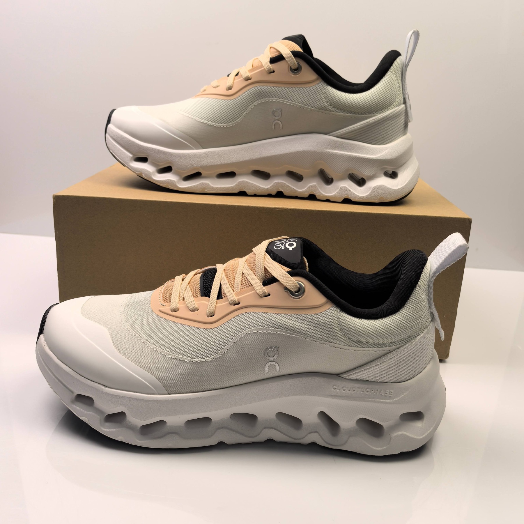 L Style running shoes