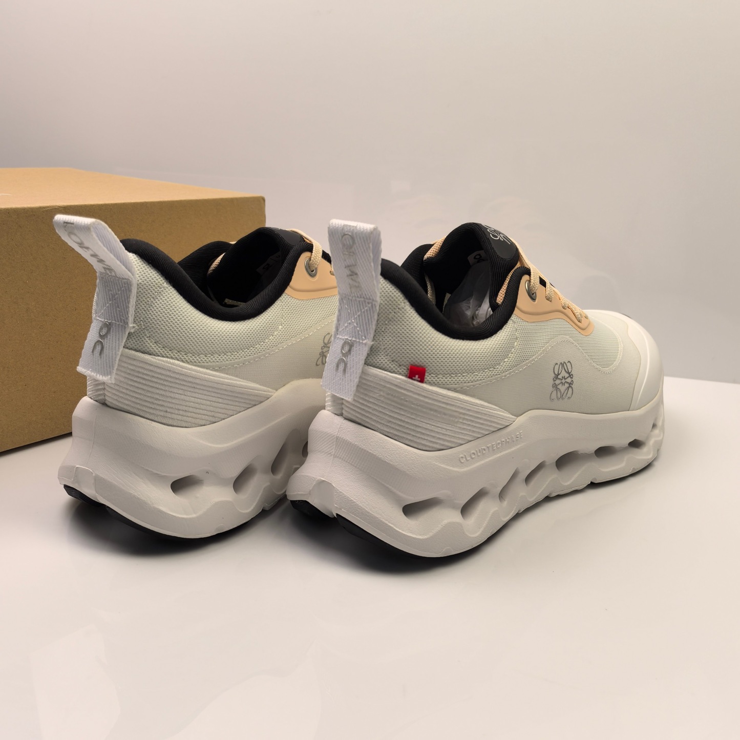 L Style running shoes