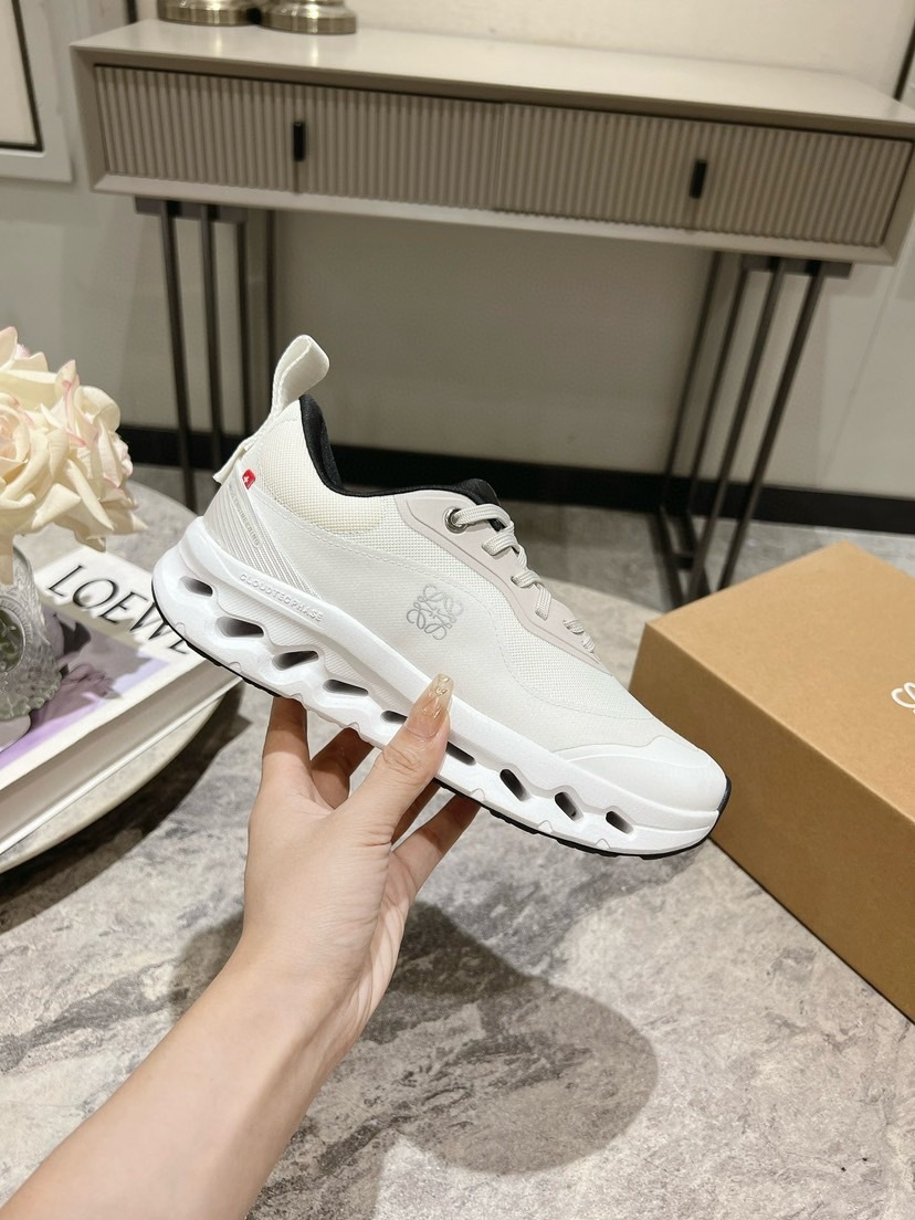 L Style running shoes