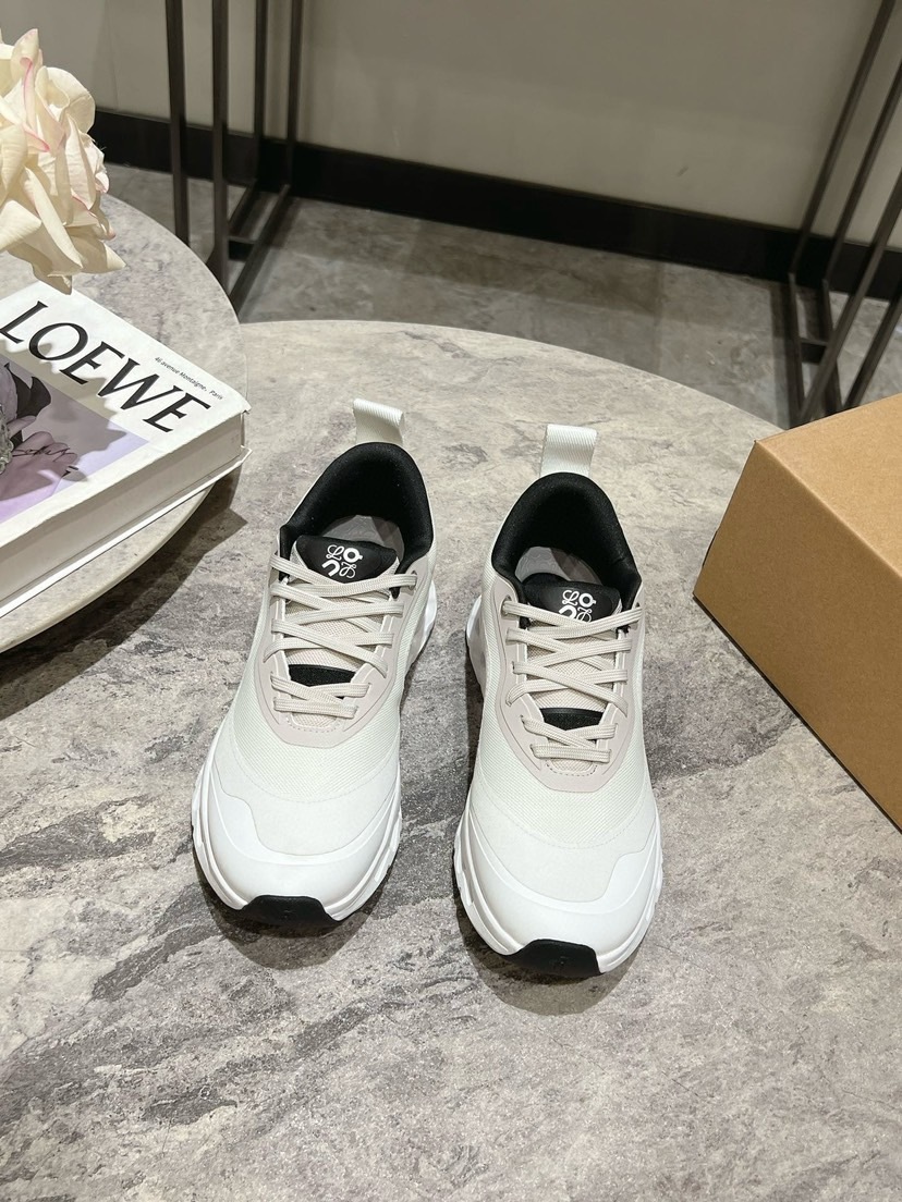 L Style running shoes