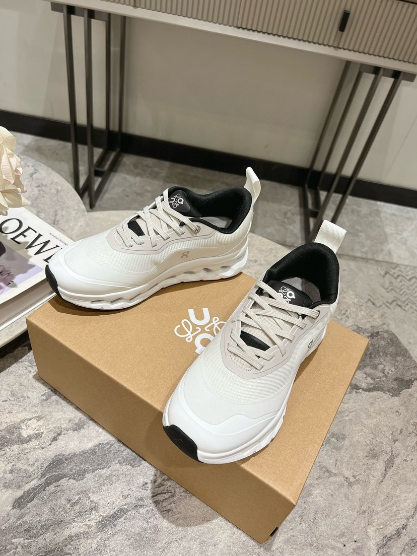 L Style running shoes