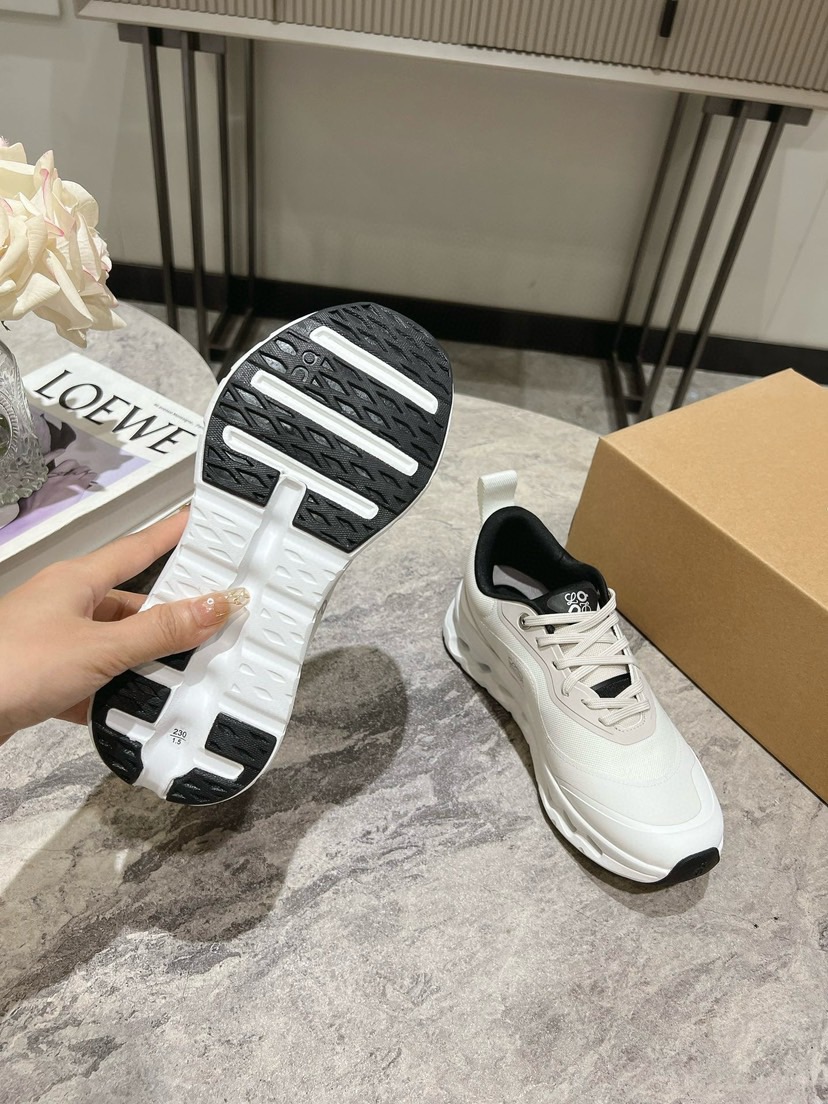 L Style running shoes