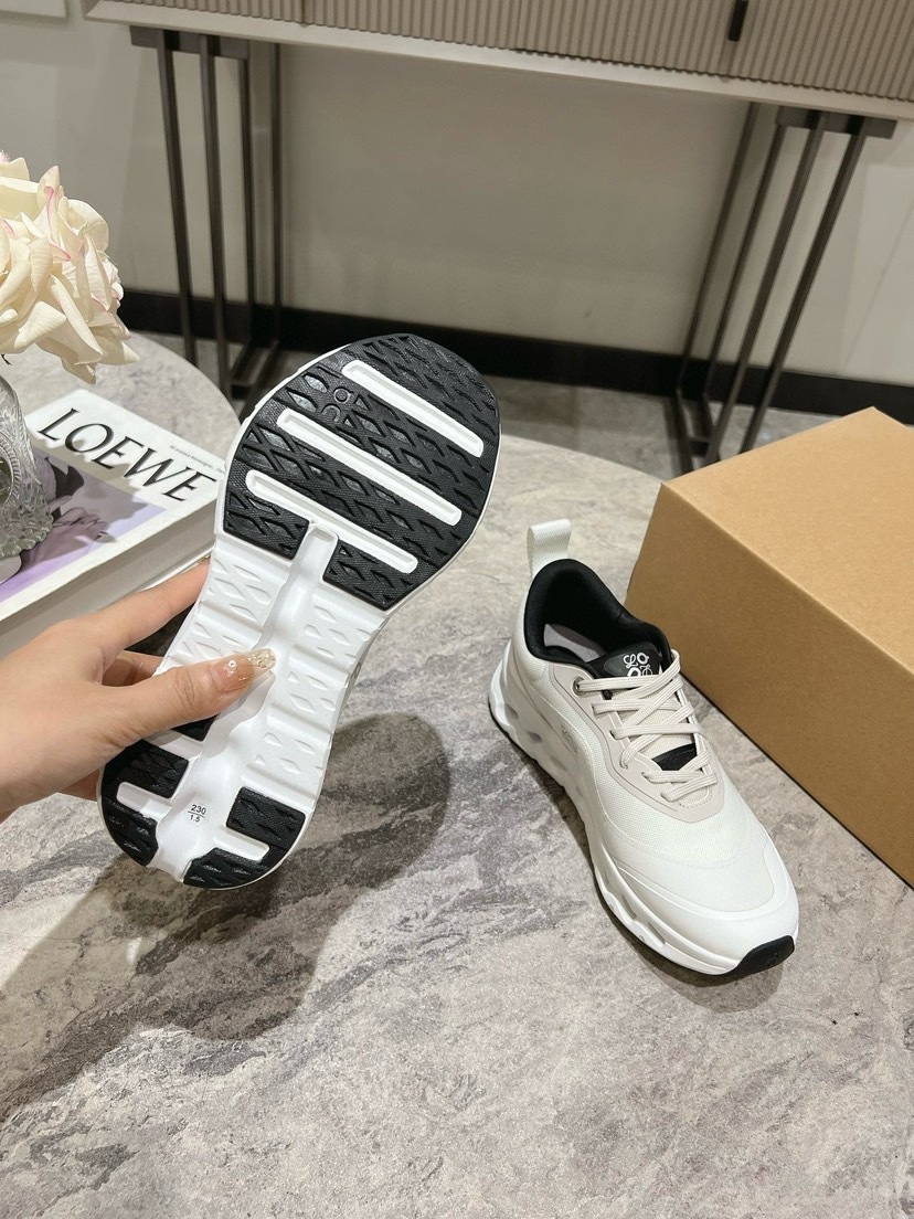 L Style running shoes