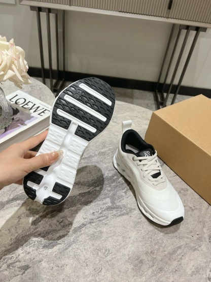 L Style running shoes