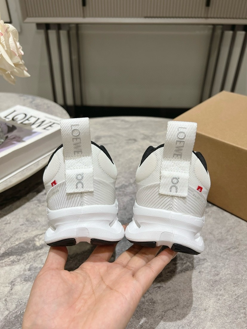 L Style running shoes