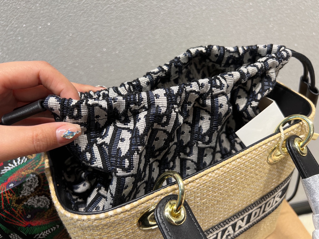 D style Basket Weave Handbags-Luxeon