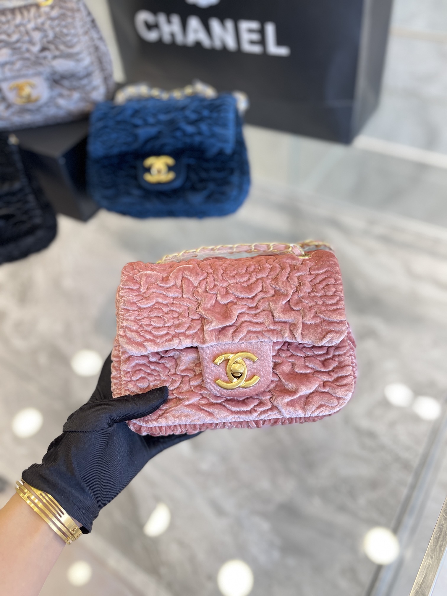 C style VELVET HANDBAG-Luxeon