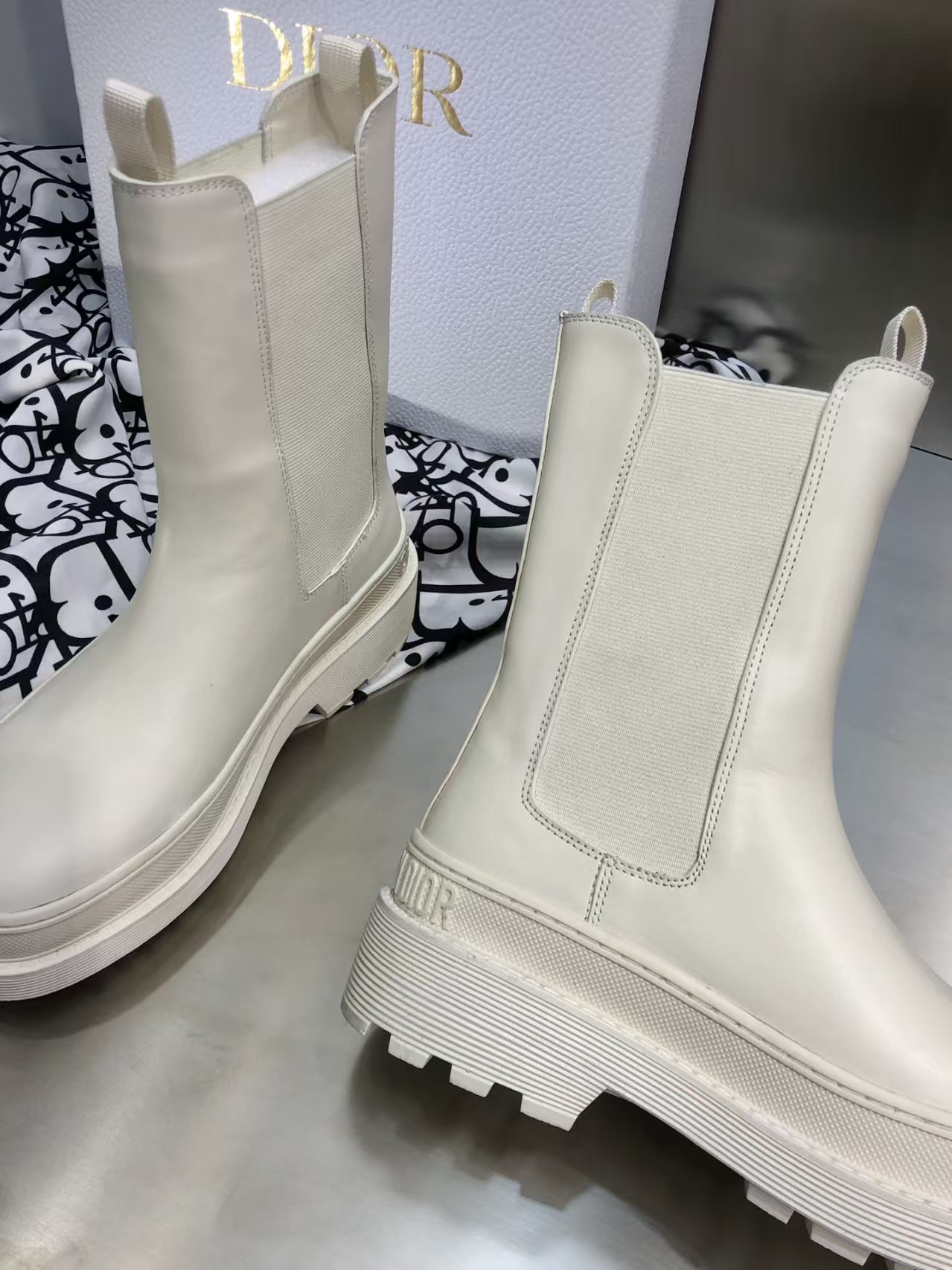 Mid-calf Martens-style boots 35-42