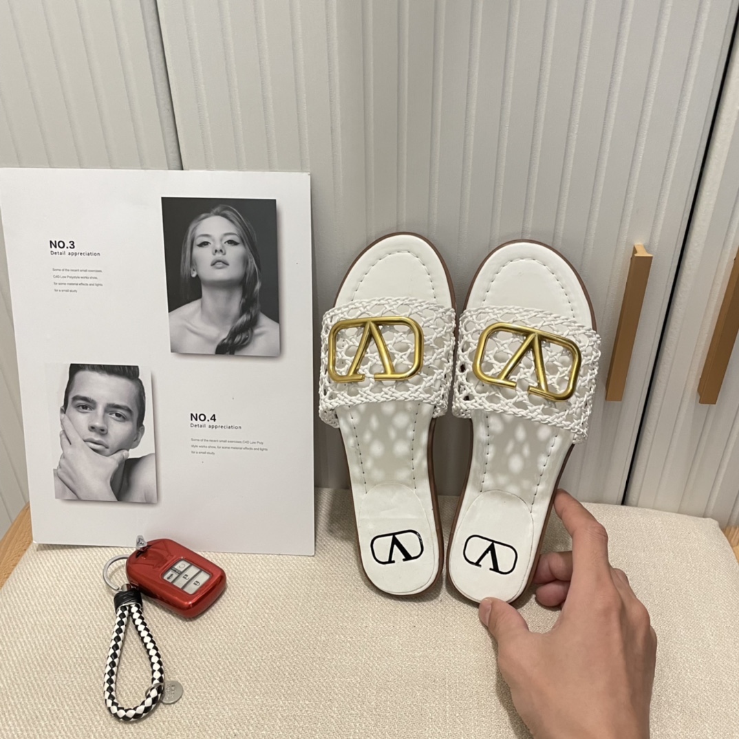 VALENTINO new hollow out slippers-Luxeon