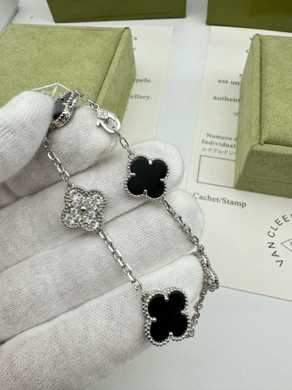 V style Four Leaf Clover Bracelet