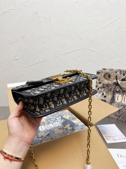 D style Addict Shoulder Bags Metal Chain Bags-Luxeon