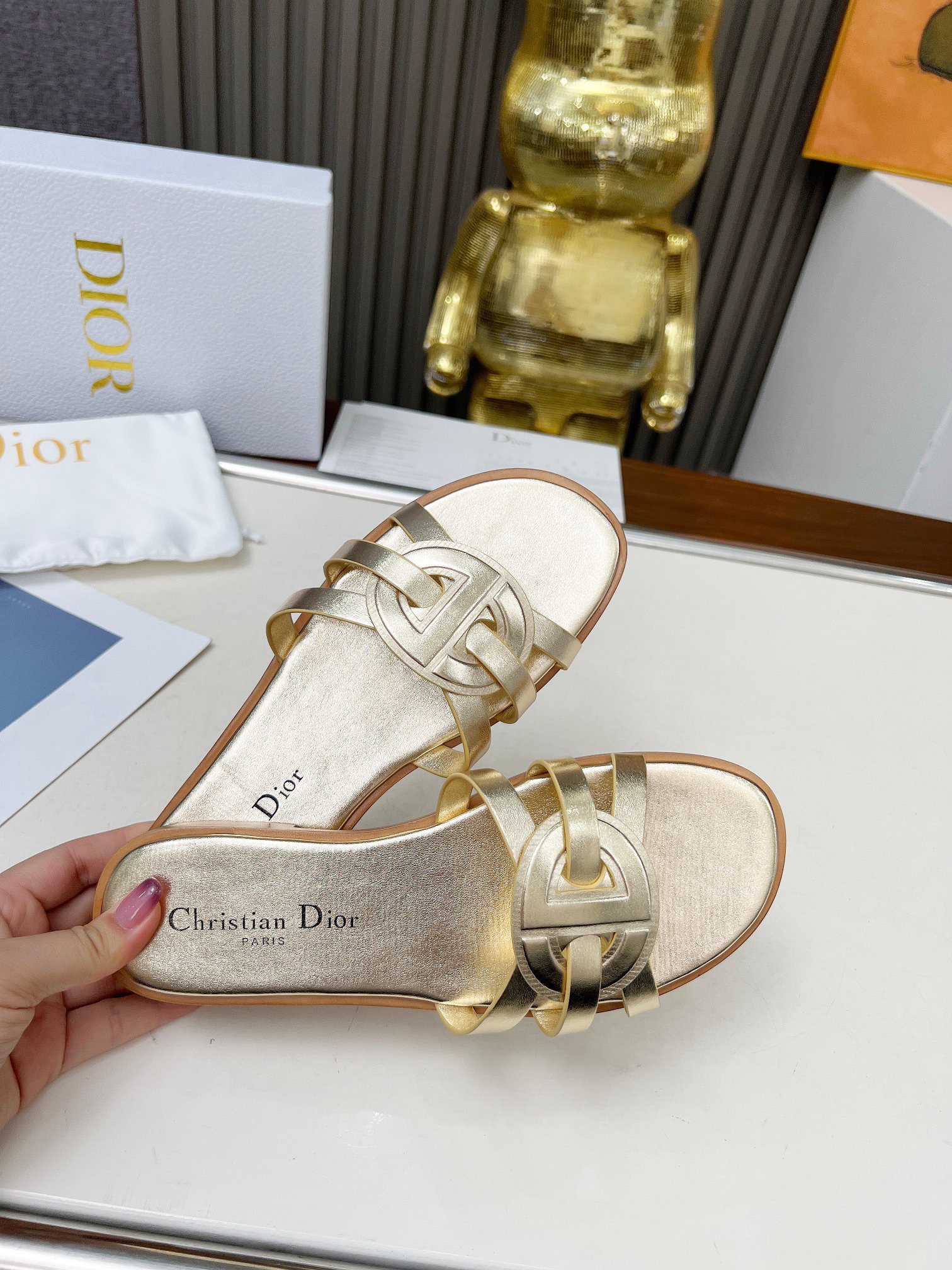 Women hollow slippers 35-42