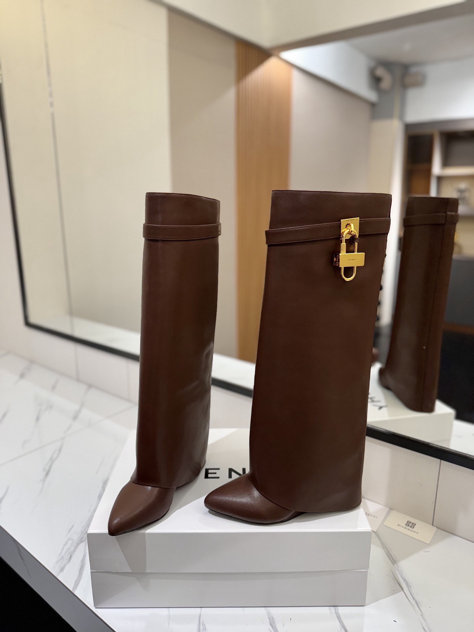 High-heeled buckle boots