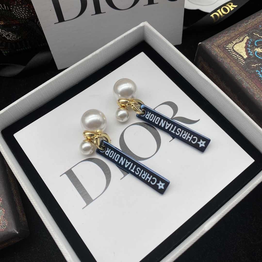 D style new pearl earrings-Luxeon