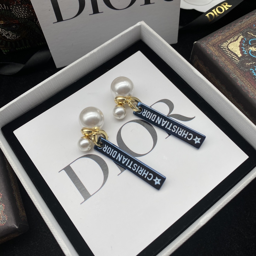 D style new pearl earrings-Luxeon