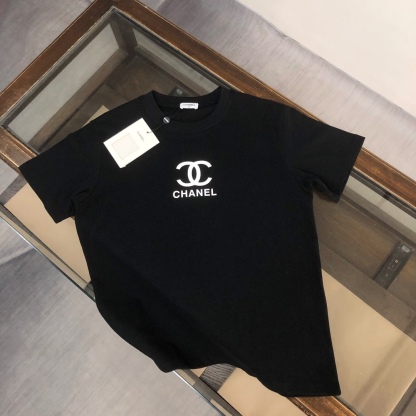 solid color T-shirt