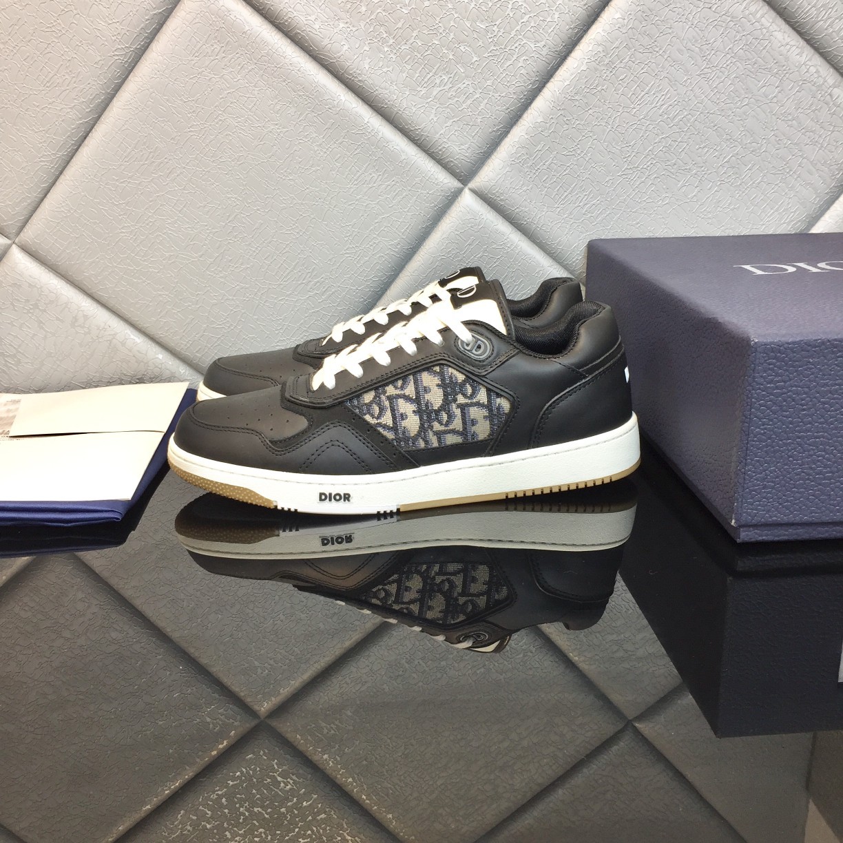 D style Fashion casual sneakers-Luxeon