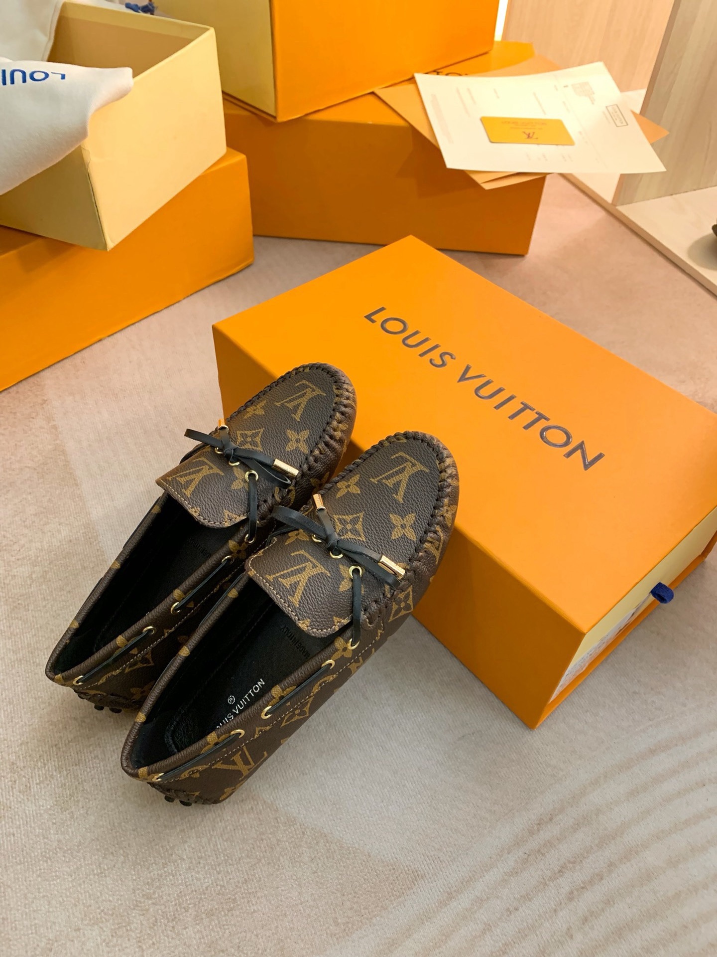Casual leather shoes