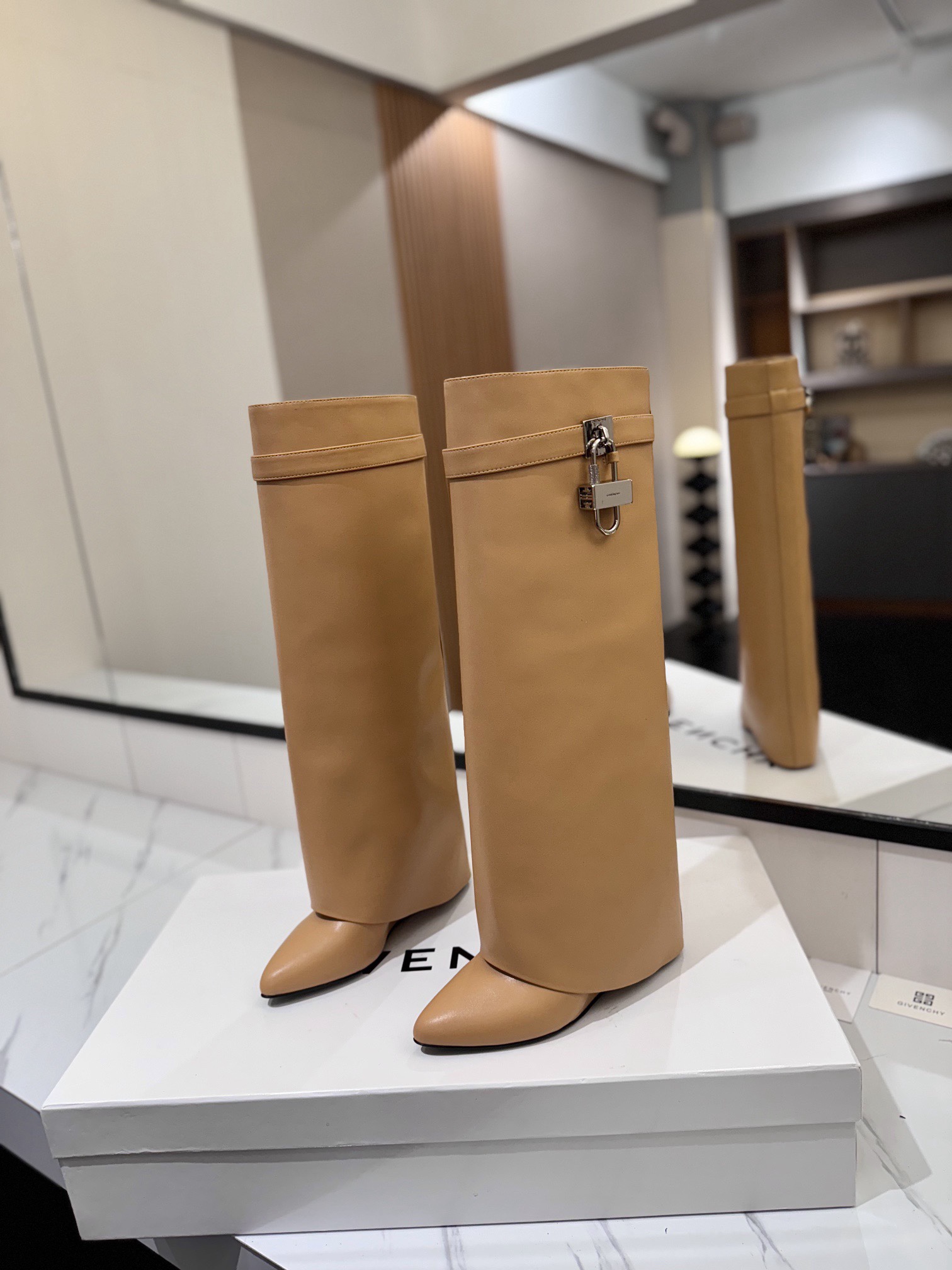 High-heeled buckle boots