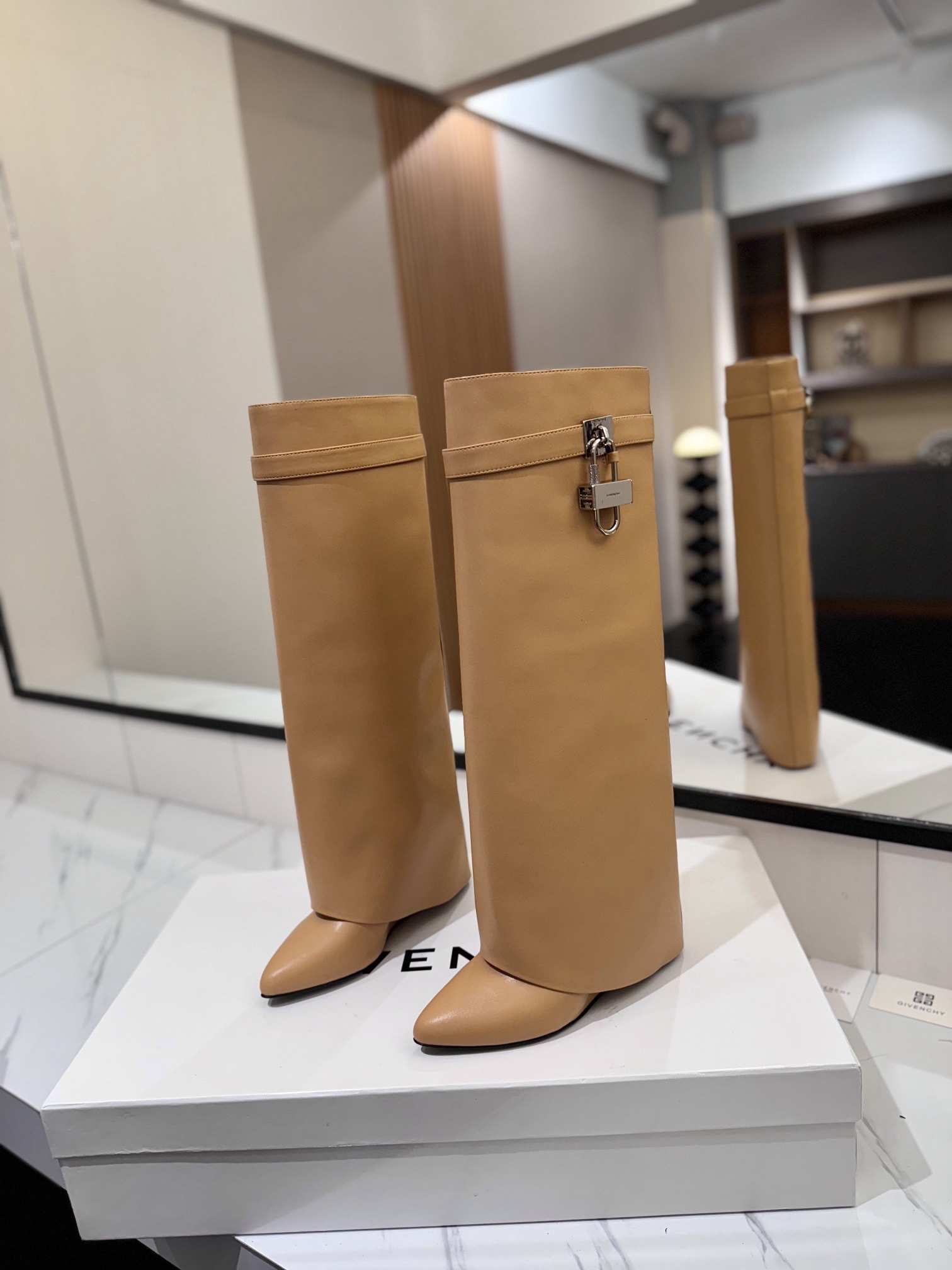High-heeled buckle boots
